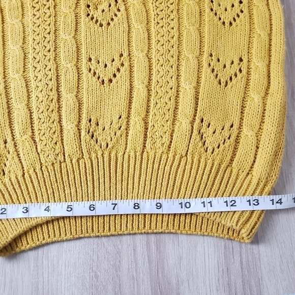 VINTAGE Wheat Yellow V-neck Cable Knit Sweater size Medium - Picture 10 of 10